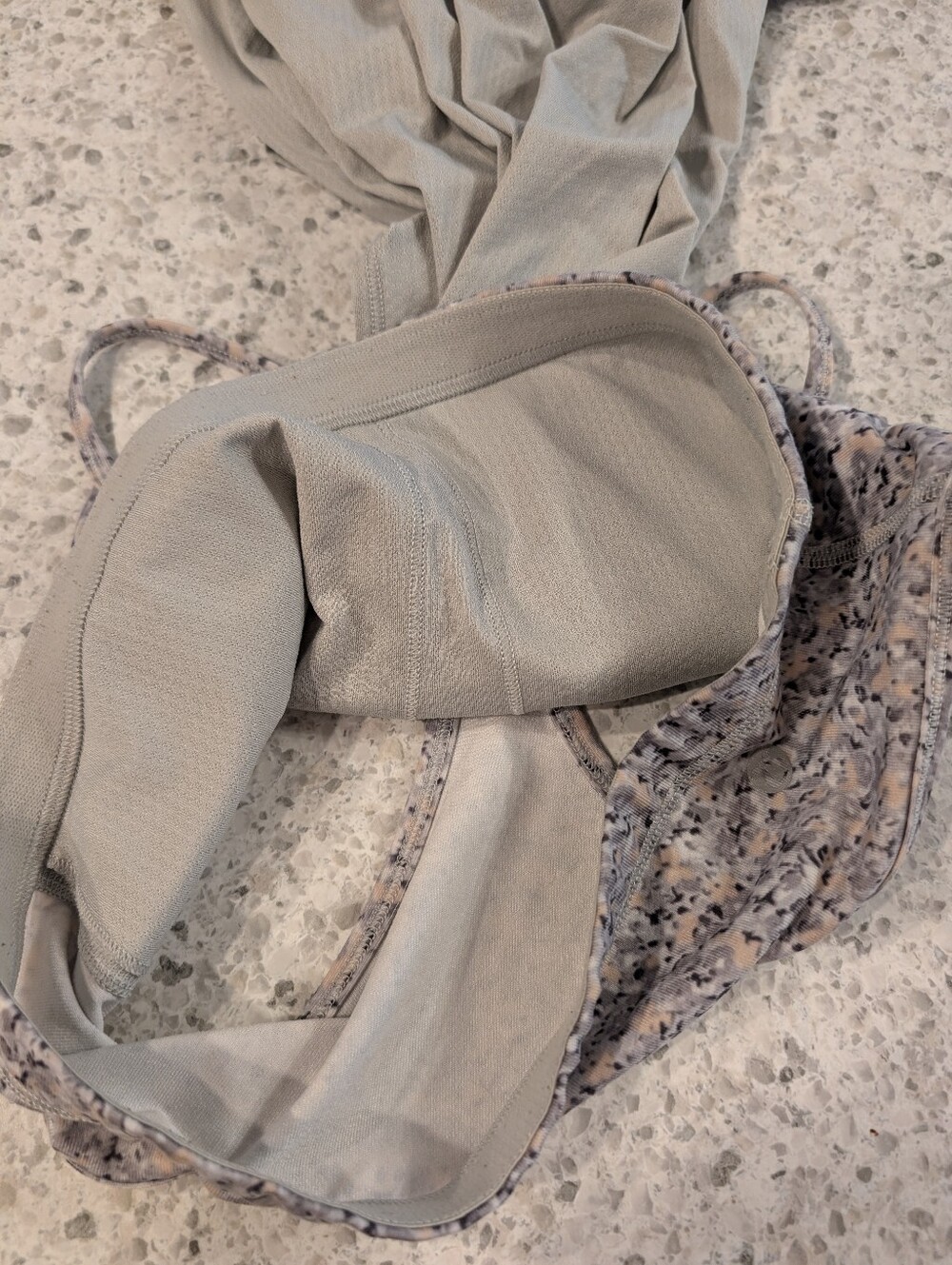 Lululemon 8 No Limits Tank Top Silver Spoon Petite Fleur Grey Built in Bra Flowy - Picture 16 of 16